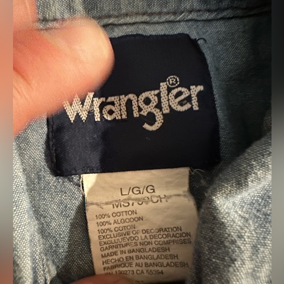 Wrangler Pearl Snap Denim Button up L - Picture 3 of 3